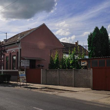 Lugas Szallas Jászberény Zewnętrze zdjęcie