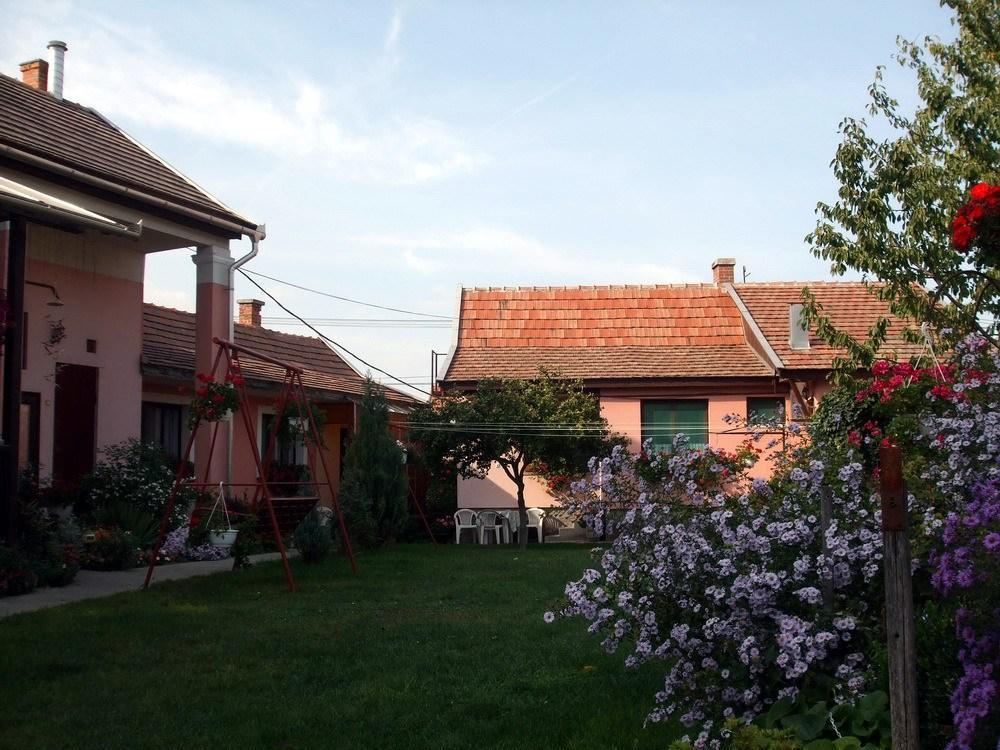 Lugas Szallas Jászberény Zewnętrze zdjęcie