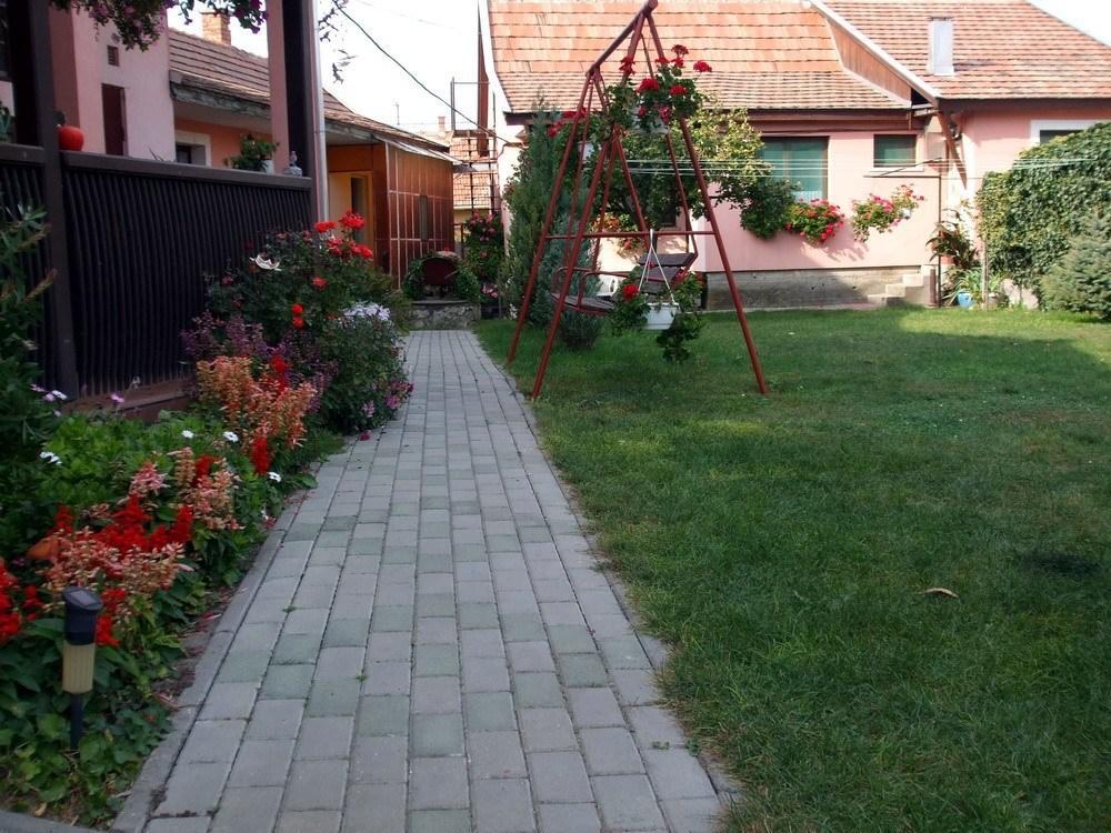 Lugas Szallas Jászberény Zewnętrze zdjęcie
