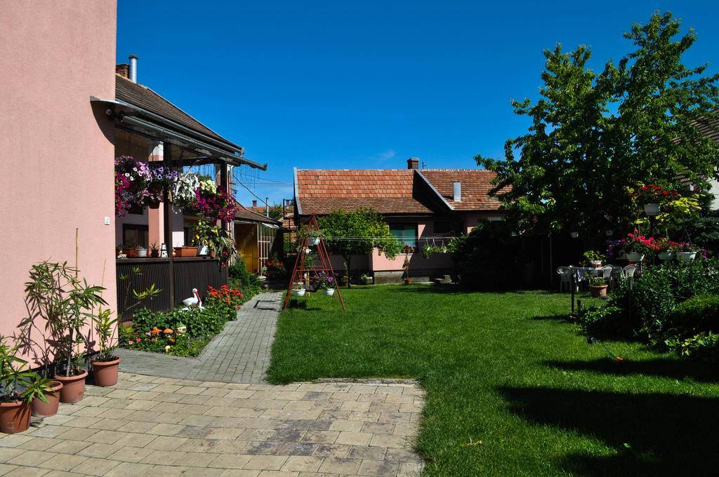 Lugas Szallas Jászberény Zewnętrze zdjęcie